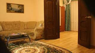 Гостиница Гостиничный комплекс Купеческий Дом Самара 2-комнатный номер люкс-3
